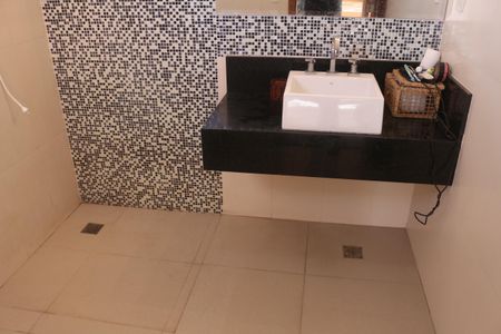 Casa à venda com 306m², 3 quartos e 5 vagasBanheiro da Suíte 3