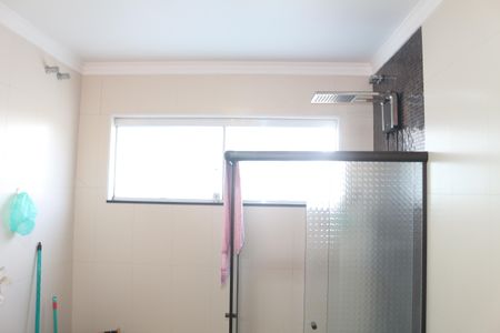 Casa à venda com 306m², 3 quartos e 5 vagasBanheiro da Suíte 2