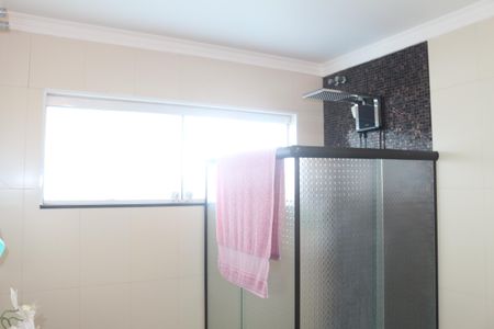 Casa à venda com 306m², 3 quartos e 5 vagasBanheiro da Suíte 2