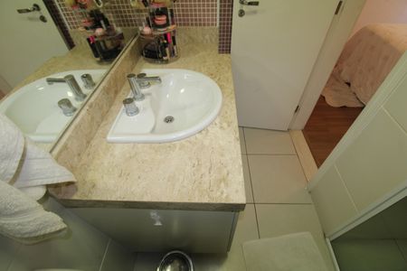 Apartamento à venda com 123m², 3 quartos e 3 vagasQuarto 2 - Banheiro