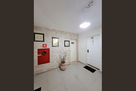Apartamento à venda com 70m², 2 quartos e 2 vagasHall andar