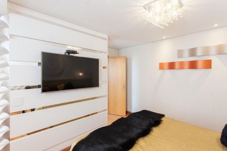 Apartamento à venda com 180m², 3 quartos e 3 vagas Apartamento à venda com 180m², 3 quartos e 3 vagasSuíte