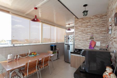 Apartamento à venda com 180m², 3 quartos e 3 vagas Apartamento à venda com 180m², 3 quartos e 3 vagasÁrea da Cobertura - Espaço Gourmet