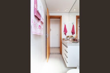 Apartamento à venda com 180m², 3 quartos e 3 vagas Apartamento à venda com 180m², 3 quartos e 3 vagasBanheiro Social