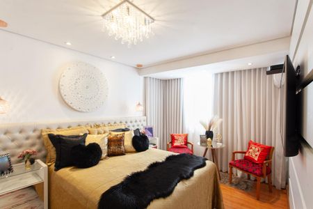 Apartamento à venda com 180m², 3 quartos e 3 vagas Apartamento à venda com 180m², 3 quartos e 3 vagasSuíte