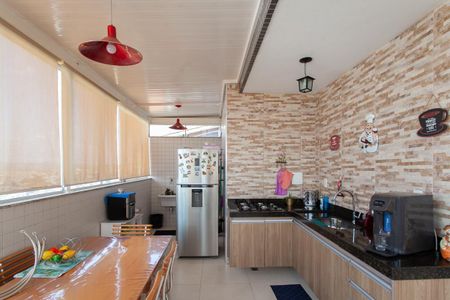 Apartamento à venda com 180m², 3 quartos e 3 vagas Apartamento à venda com 180m², 3 quartos e 3 vagasÁrea da Cobertura - Espaço Gourmet