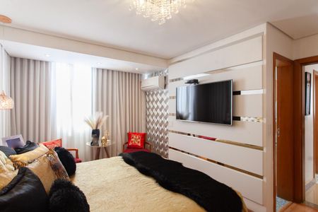 Apartamento à venda com 180m², 3 quartos e 3 vagas Apartamento à venda com 180m², 3 quartos e 3 vagasSuíte