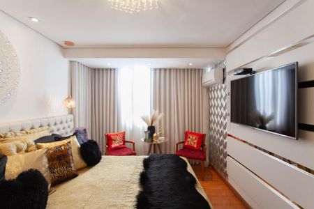 Apartamento à venda com 180m², 3 quartos e 3 vagas Apartamento à venda com 180m², 3 quartos e 3 vagasSuíte