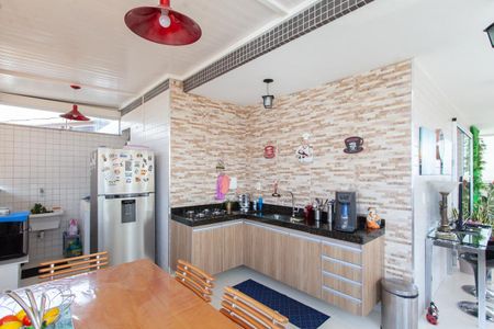 Apartamento à venda com 180m², 3 quartos e 3 vagas Apartamento à venda com 180m², 3 quartos e 3 vagasÁrea da Cobertura - Espaço Gourmet