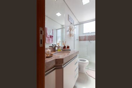 Apartamento à venda com 180m², 3 quartos e 3 vagas Apartamento à venda com 180m², 3 quartos e 3 vagasBanheiro Social