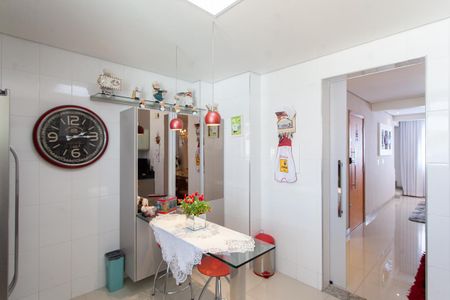 Apartamento à venda com 180m², 3 quartos e 3 vagas Apartamento à venda com 180m², 3 quartos e 3 vagasCozinha