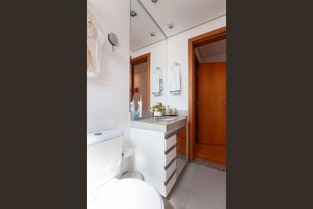 Apartamento à venda com 180m², 3 quartos e 3 vagas Apartamento à venda com 180m², 3 quartos e 3 vagasBanheiro da Suíte