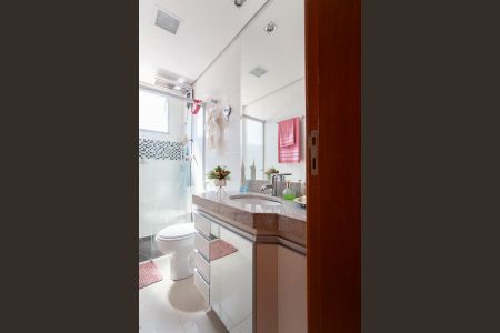 Apartamento à venda com 180m², 3 quartos e 3 vagas Apartamento à venda com 180m², 3 quartos e 3 vagasBanheiro da Suíte