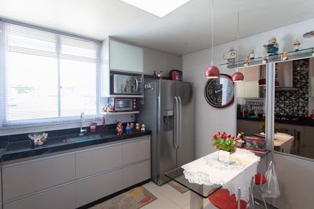 Apartamento à venda com 180m², 3 quartos e 3 vagas Apartamento à venda com 180m², 3 quartos e 3 vagasCozinha