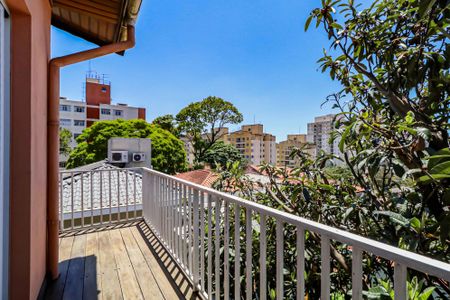 Casa à venda com 200m², 3 quartos e 5 vagasQuarto - Varanda