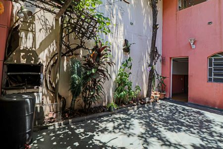 Casa à venda com 200m², 3 quartos e 5 vagasQuintal