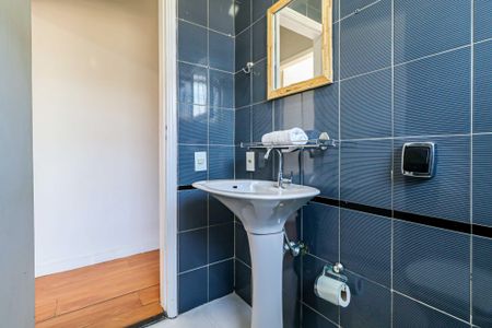 Casa à venda com 200m², 3 quartos e 5 vagasBanheiro social