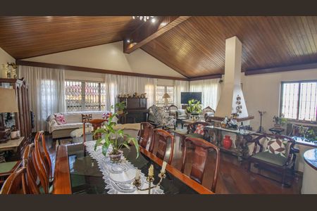 Casa à venda com 600m², 6 quartos e 10 vagasSala