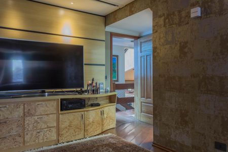 Casa à venda com 414m², 4 quartos e 6 vagasSuíte 2