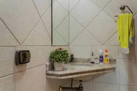 Casa à venda com 414m², 4 quartos e 6 vagasBanheiro