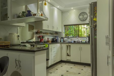 Casa à venda com 414m², 4 quartos e 6 vagasCozinha