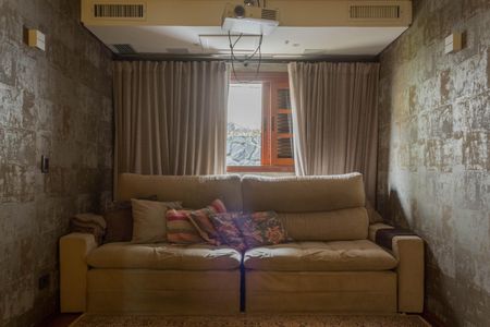 Casa à venda com 414m², 4 quartos e 6 vagasSuíte 2