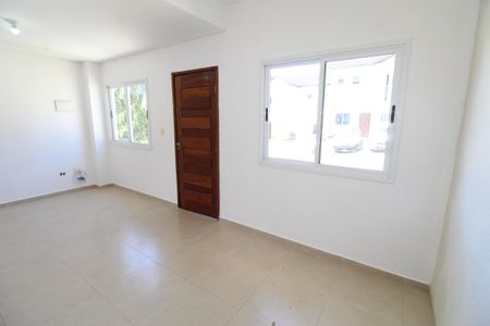Sala de casa de condomínio para alugar com 2 quartos, 84m² em Chácaras São José, São José dos Campos