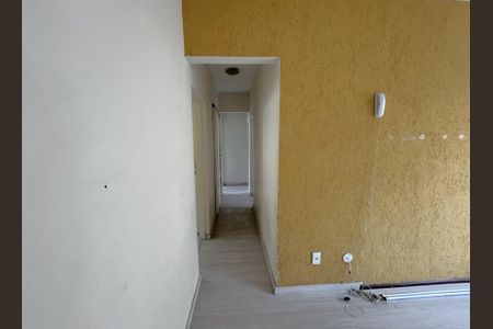 Corredor de apartamento para alugar com 3 quartos, 70m² em Praça Seca, Rio de Janeiro