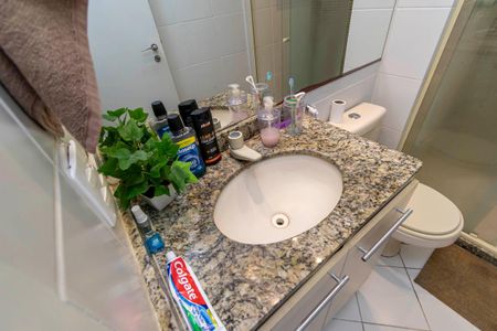 Apartamento à venda com 68m², 3 quartos e 1 vaga Apartamento à venda com 68m², 3 quartos e 1 vagaBanheiro Social