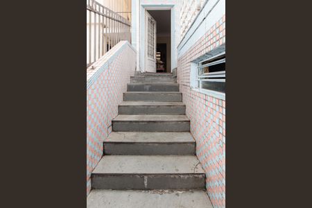 Casa à venda com 132m², 2 quartos e 1 vagaEscada