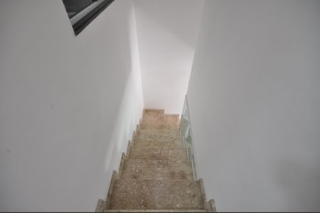 Casa para alugar com 109m², 3 quartos e 2 vagasEscada