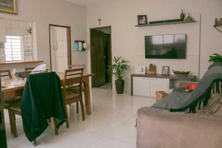 Casa à venda com 3 quartos, 280m² em Santa Cruz, Belo Horizonte