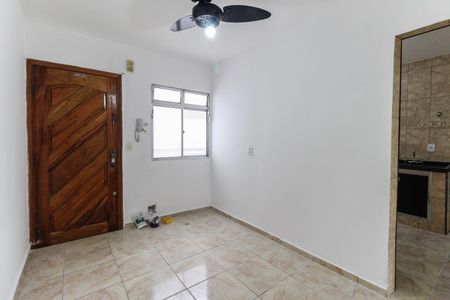 Sala de apartamento para alugar com 3 quartos, 56m² em Conjunto Residencial José Bonifácio, São Paulo