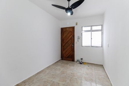 Sala de apartamento para alugar com 3 quartos, 56m² em Conjunto Residencial José Bonifácio, São Paulo