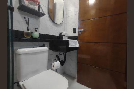 Casa para alugar com 350m², 2 quartos e 2 vagas Casa para alugar com 350m², 2 quartos e 2 vagasBanheiro da Suíte 1