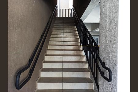 Apartamento à venda com 64m², 2 quartos e 1 vagaEscada Externa