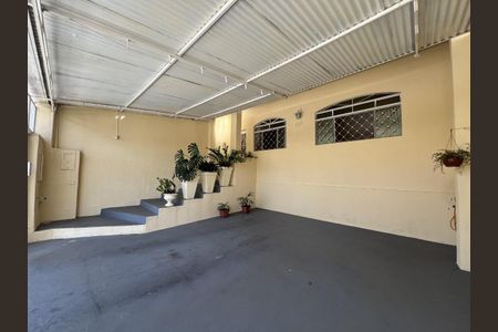 Casa à venda com 209m², 4 quartos e 2 vagas Casa à venda com 209m², 4 quartos e 2 vagasFoto 01
