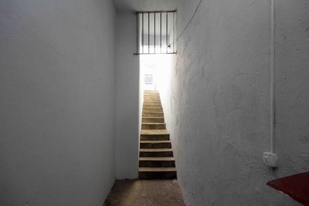 Casa para alugar com 80m², 2 quartos e sem vagaEscada