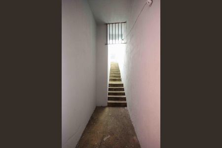 Casa para alugar com 80m², 2 quartos e sem vagaEscada