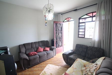 Casa para alugar com 3 quartos, 377m² em Eldorado, Contagem