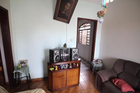 Casa para alugar com 3 quartos, 377m² em Eldorado, Contagem