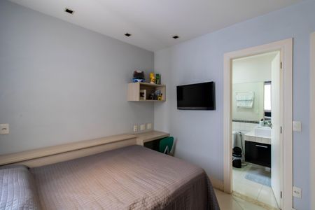 Apartamento à venda com 130m², 4 quartos e 2 vagas Apartamento à venda com 130m², 4 quartos e 2 vagasSuíte 3