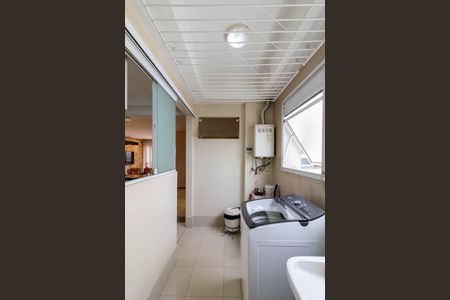 Apartamento à venda com 130m², 4 quartos e 2 vagas Apartamento à venda com 130m², 4 quartos e 2 vagasÁrea de Serviço