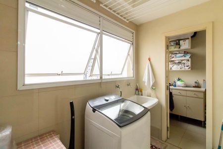 Apartamento à venda com 130m², 4 quartos e 2 vagas Apartamento à venda com 130m², 4 quartos e 2 vagasÁrea de Serviço