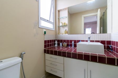 Apartamento à venda com 130m², 4 quartos e 2 vagas Apartamento à venda com 130m², 4 quartos e 2 vagasBanheiro da Suíte 1
