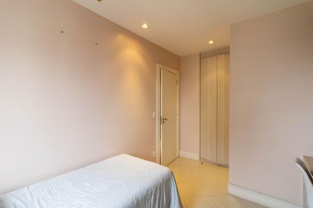 Apartamento à venda com 130m², 4 quartos e 2 vagas Apartamento à venda com 130m², 4 quartos e 2 vagasQuarto