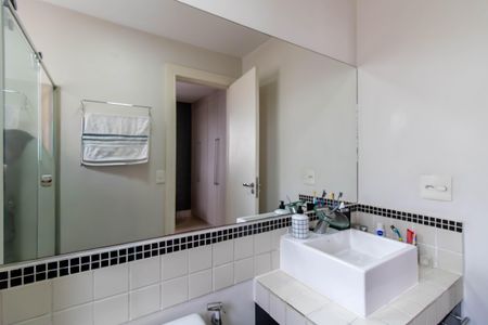 Apartamento à venda com 130m², 4 quartos e 2 vagas Apartamento à venda com 130m², 4 quartos e 2 vagasBanheiro da Suíte 3