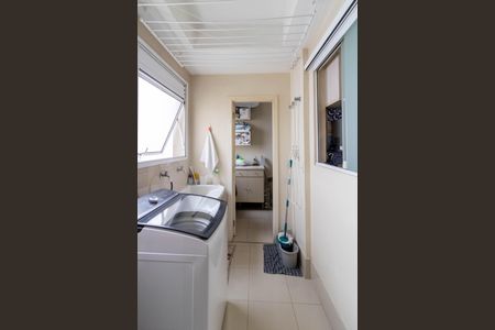 Apartamento à venda com 130m², 4 quartos e 2 vagas Apartamento à venda com 130m², 4 quartos e 2 vagasÁrea de Serviço