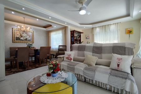 Sala de casa de condomínio para alugar com 3 quartos, 366m² em Taquara, Rio de Janeiro