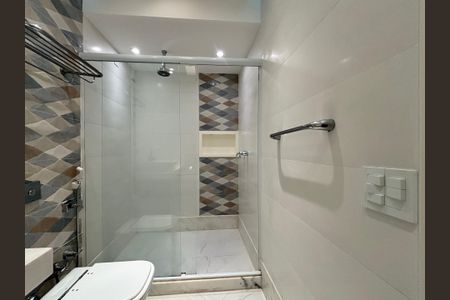 Apartamento para alugar com 80m², 2 quartos e 1 vaga Apartamento para alugar com 80m², 2 quartos e 1 vagaBanheiro social